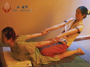 少妇张开腿让男按摩师摸：尽享私密舒适的高端按摩体验